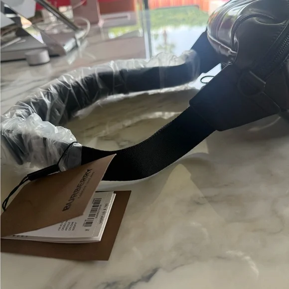 Burberry Black and Beige Belt Bag - Picture 4 of 4